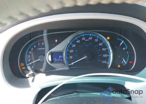 2014 Toyota Sienna Xle V6 8 Passenger z USA, uszkodzony, nr VIN 5TDYK3DC1ES438453